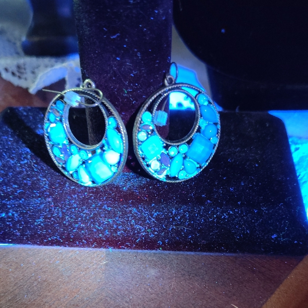Elegant Blue and Silver Earrings - Picture 2 of 6